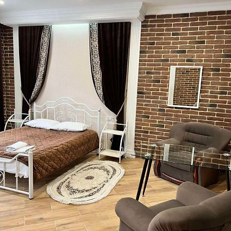 Lavender Night Apartments Çernivtsi Dış mekan fotoğraf