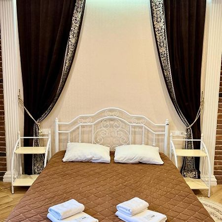 Lavender Night Apartments Çernivtsi Dış mekan fotoğraf