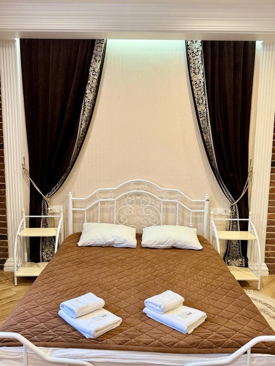 Lavender Night Apartments Çernivtsi Dış mekan fotoğraf